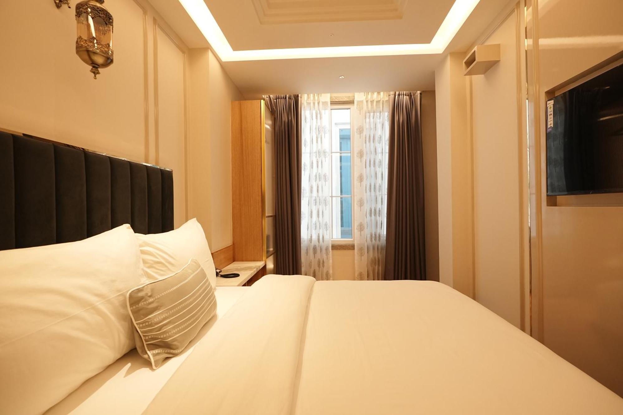 Empire Platinum Suites New Delhi Exteriör bild