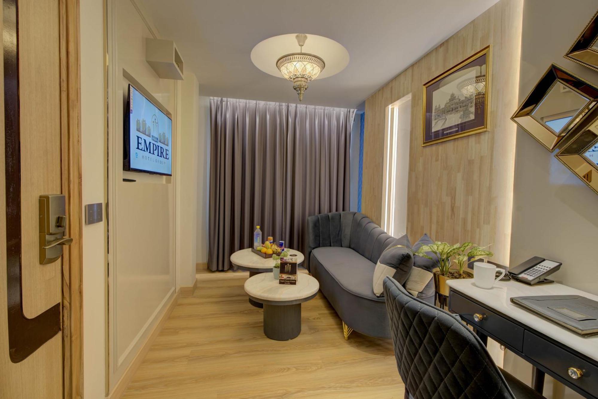 Empire Platinum Suites New Delhi Exteriör bild