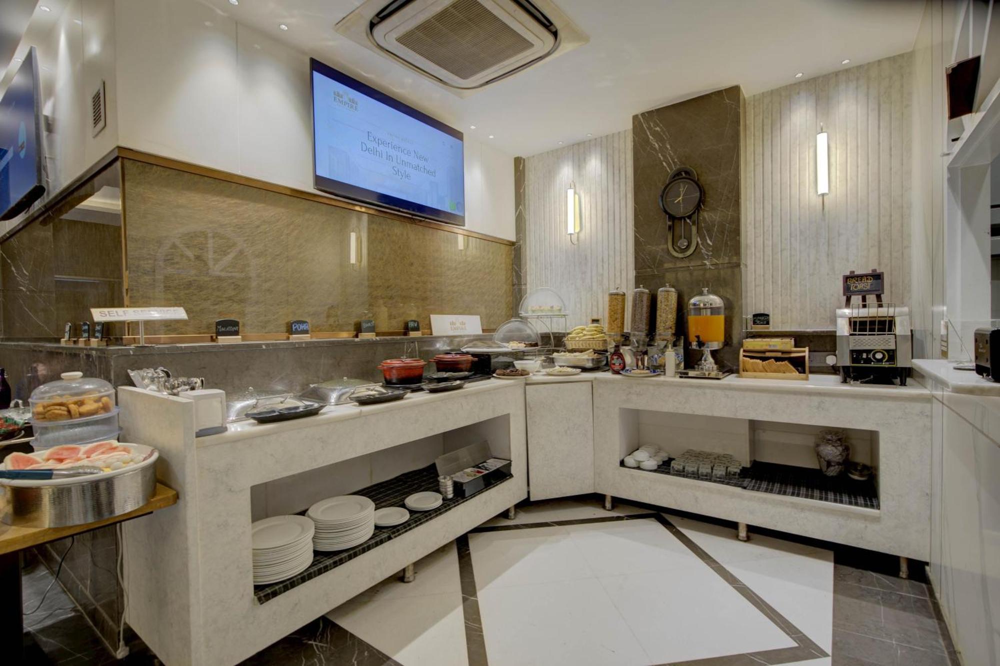 Empire Platinum Suites New Delhi Exteriör bild
