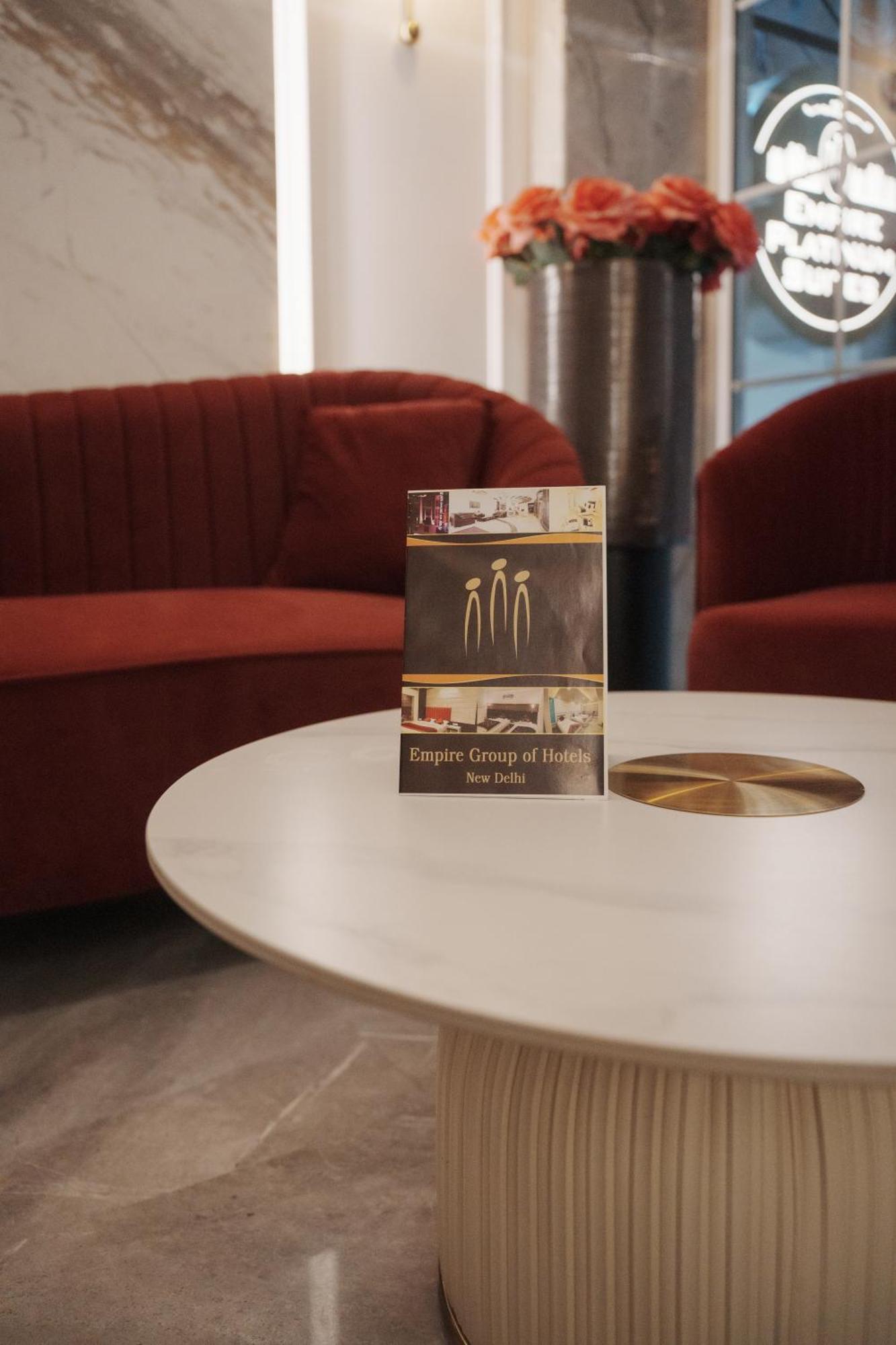 Empire Platinum Suites New Delhi Exteriör bild