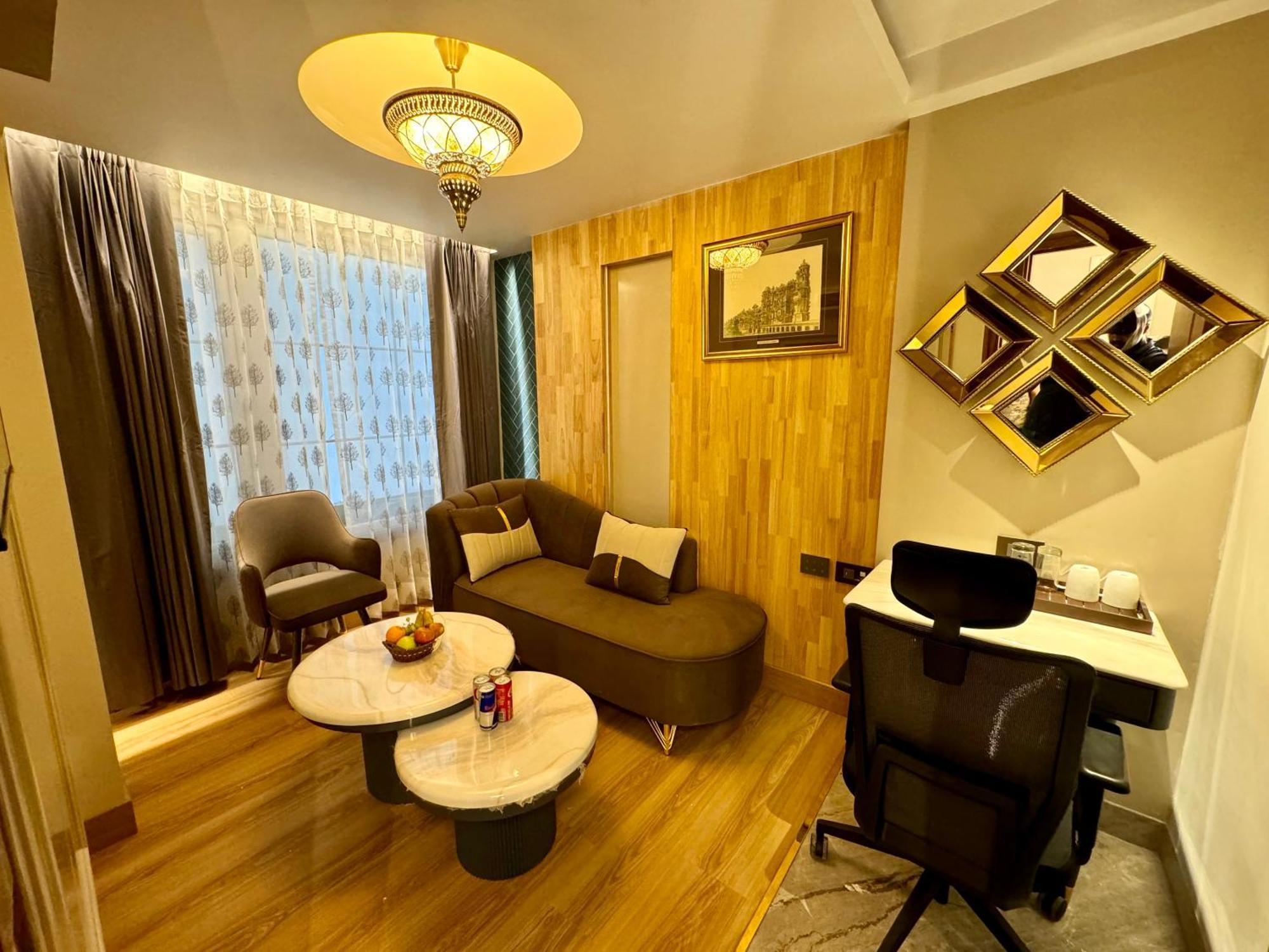 Empire Platinum Suites New Delhi Exteriör bild